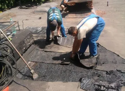 Покривът на гаража с ръцете си