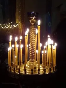 За свещта