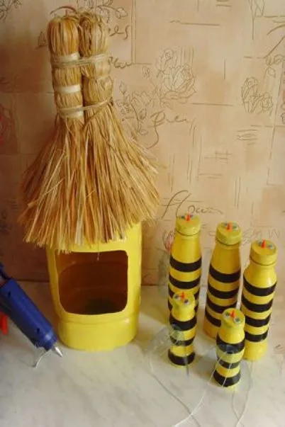Bee на пластмасови бутилки