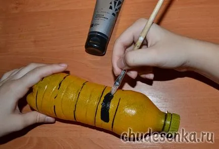 Bee на пластмасови бутилки - chudesenka - сайт за деца и родители