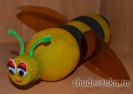 Bee на пластмасови бутилки - chudesenka - сайт за деца и родители