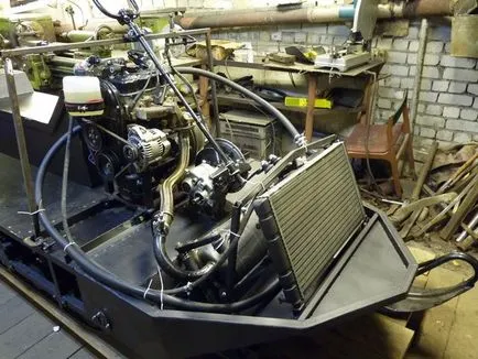 Lánctalpas „nagyon nagy motoros szán”