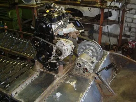 Lánctalpas „nagyon nagy motoros szán”