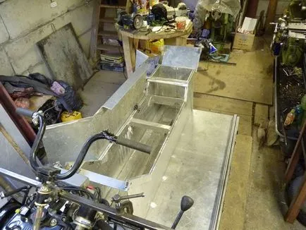 Lánctalpas „nagyon nagy motoros szán”