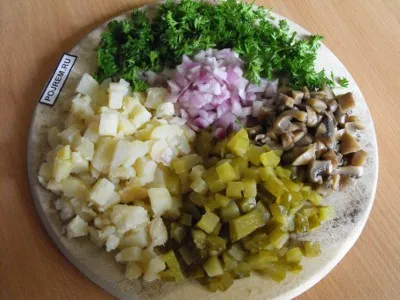 Салата с гъби, кисели краставички и картофи - стъпка по стъпка рецепта за това как да се готви със снимки