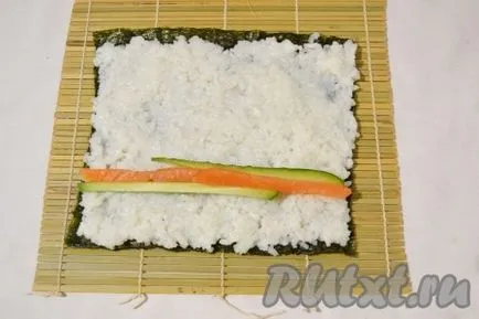 Rolls със сьомга и краставица - рецепта със снимка