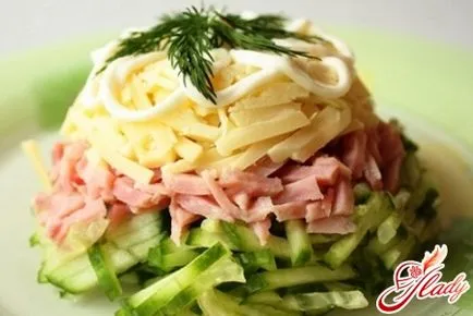 Салата с шунка и домати