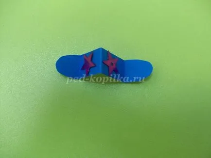 Самолетът с ръцете си от картон