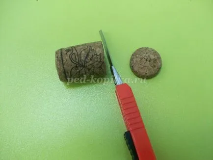 Самолетът с ръцете си от картон
