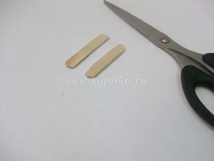 Самолетът с ръцете си от картон