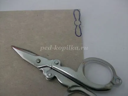 Самолетът с ръцете си от картон