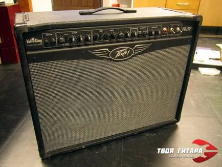 Játszik elektromos gitár