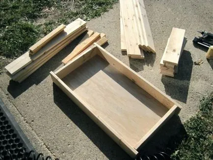 Гърди с ръцете си
