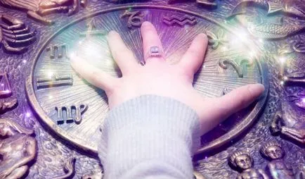Гледане на ръка е звезда в дланта на петолъчна хълмове и бенка на дланта (дланта) Гледане на ръка е звезда в дланта на петолъчна хълмове и бенка на дланта