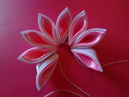 Клип kanzashi собствен ръце майсторски клас за създаване на два слоя с цвете