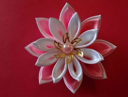 Клип kanzashi собствен ръце майсторски клас за създаване на два слоя с цвете