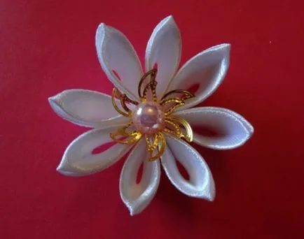 Клип kanzashi собствен ръце майсторски клас за създаване на два слоя с цвете