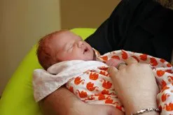 Защо новородено кихане Защо новородено кихане