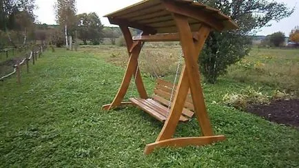 Дървена люлка като