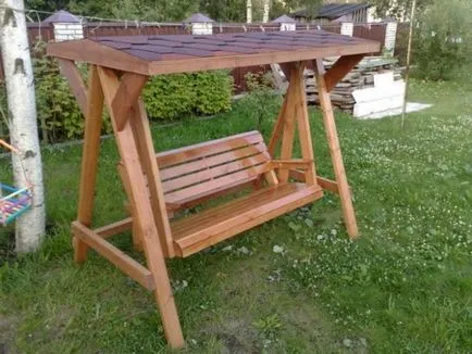 Дървена люлка като