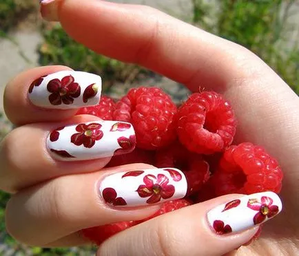 Рисунки с червени нокти