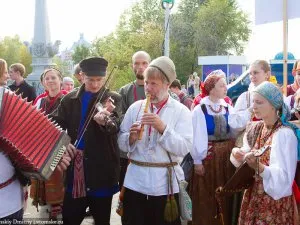Miféle esküvő nélkül esküvő vonat, Domnica