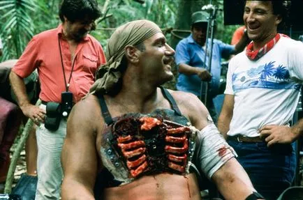 A 30 éves a film, miért Van Damme kirúgták a forgatás „Predator” - hírek képekben (van, hogy viseljen öltönyt) A 30 éves a film, miért Van Damme elutasította a „ragadozó” forgatás - hírek képekben