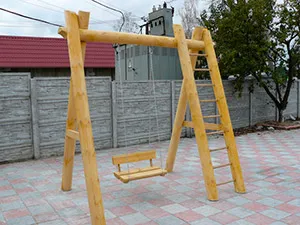 Дървена люлка като