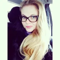 Кръгчетата камуфлажни тъмни под очите