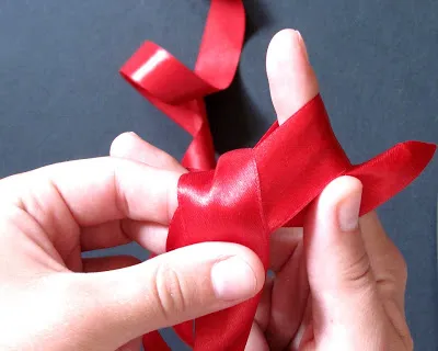 Как да завърже завършил панделка