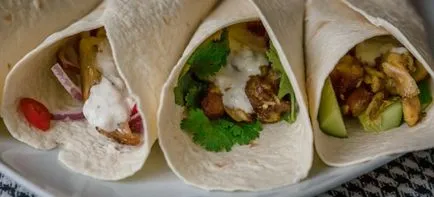Hogyan kell elkészíteni és csomagolja a Shawarma pita házi receptek, húsételeket (főzés) Hogyan kell elkészíteni és csomagolja a Shawarma pita házi receptek, húsételeket