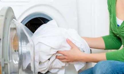 Hogyan és mit hoz sárga foltok fehér ruhát, mossa le a dolgokat (foltok) Hogyan és mit hoz sárga foltok fehér ruhát, mossa le a dolgokat