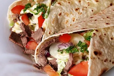 Hogyan kell elkészíteni és csomagolja a Shawarma pita házi receptek, húsételeket (pakolás) Hogyan kell elkészíteni és csomagolja a Shawarma pita házi receptek, húsételeket