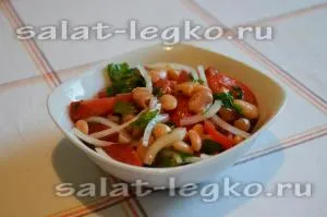Салата с боб и домати Салата с боб и домати