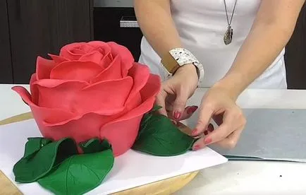 Мастика торта с ръцете си