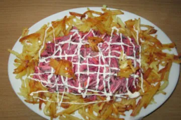 Салата с пържени картофи