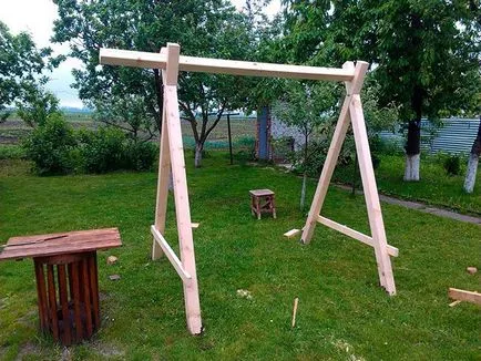 Дървена люлка като