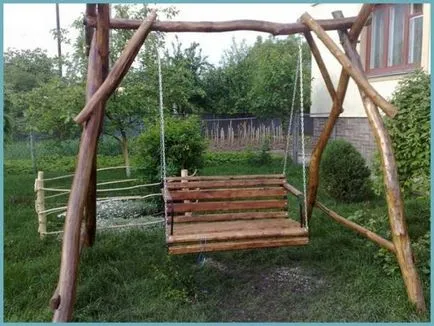 Дървена люлка като