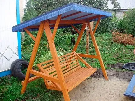 Дървена люлка като