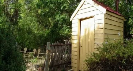 Hogyan lehet megszabadulni a legyek a WC az utcán, amely népi jogorvoslati