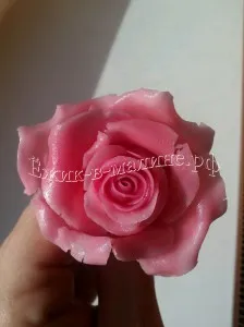 Цветя от студен порцелан с ръцете си
