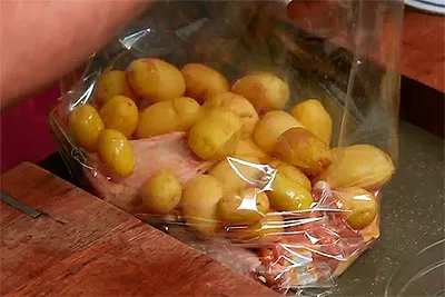 Пилешки бутчета с картофи