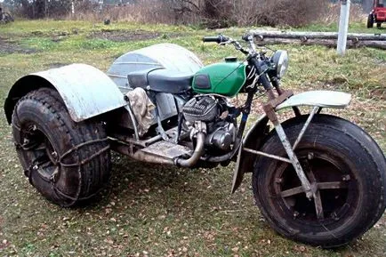 Keret egy motorkerékpár kezével Keret egy motorkerékpár kezével