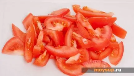 Малката салата с патладжан, домати и чесън (маруля) Вкусна салата с патладжан, домати и чесън
