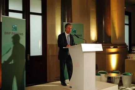 BNP Paribas показа Париж