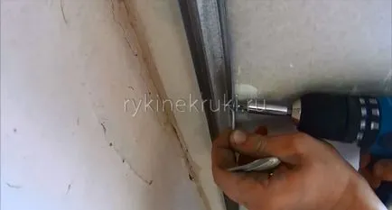 Hogyan szereljünk egy profilt, gipszkarton falra, kezek horgok