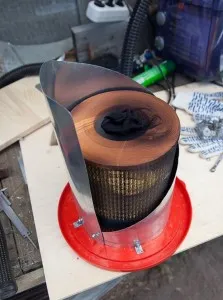 Циклон прахосмукачка с ръцете си от отпадъчни материали в два дни