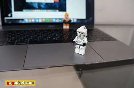 Има две седмици има живот без USB в новия MacBook