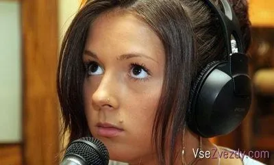 Снимки на певеца Нюша без грим, грим