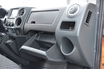 Gazelle NEXT, снимки и се отличава с изцяло метален вагон с описание на